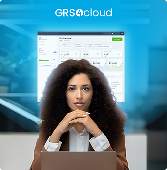 Des professionnels analysant des données sur des appareils numériques pour choisir la meilleure solution SAP ERP